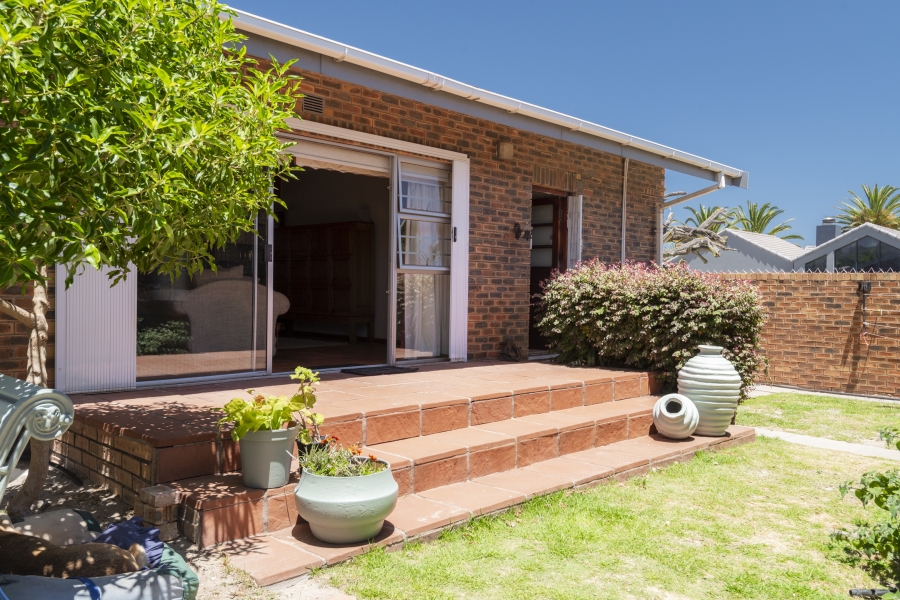 4 Bedroom Property for Sale in Middedorp Western Cape